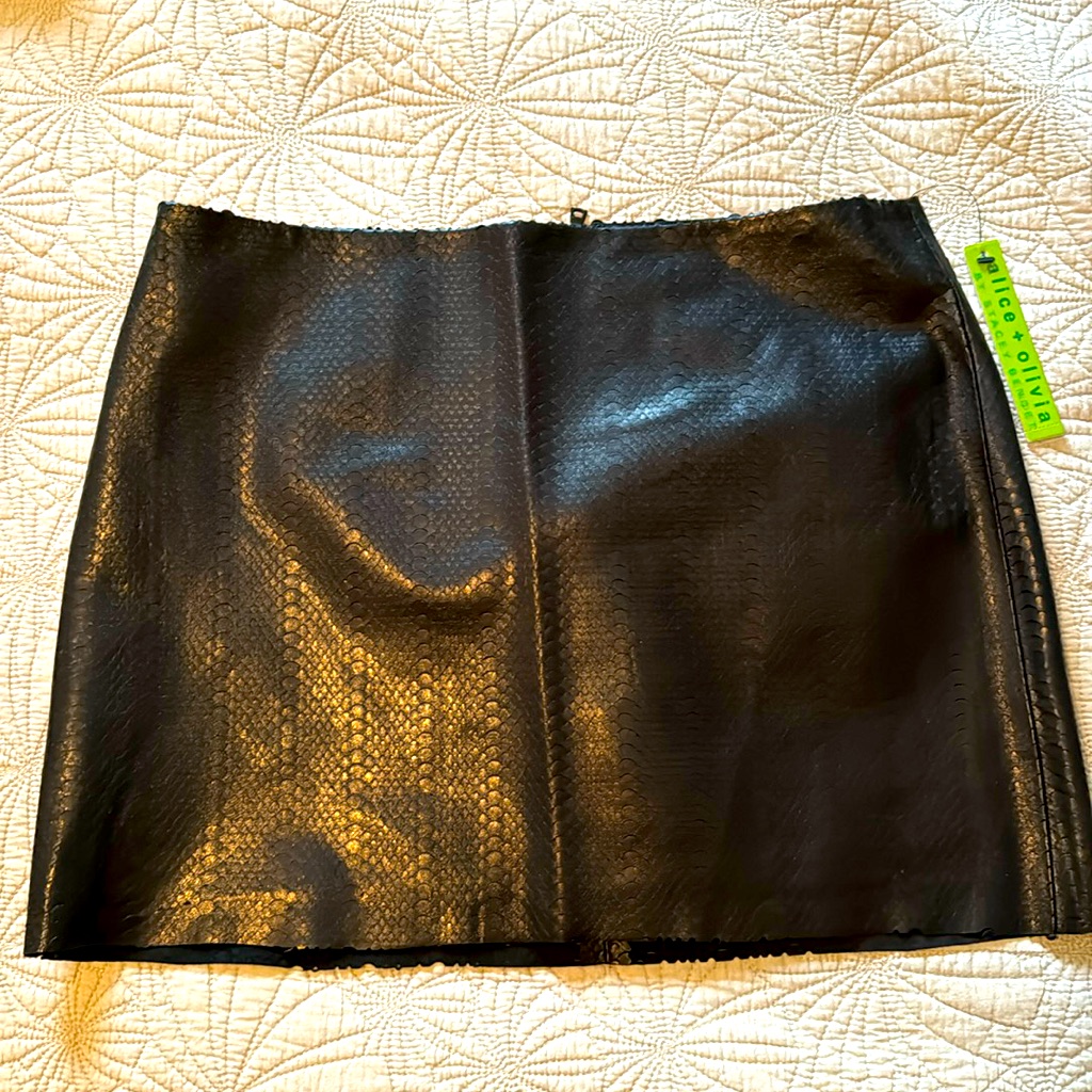 Nwt Alice And Olivia Black Leather Skirt Size 4.